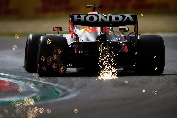 Sparks Action. Sparks trail behind Max Verstappen, Red Bull Racing RB16B